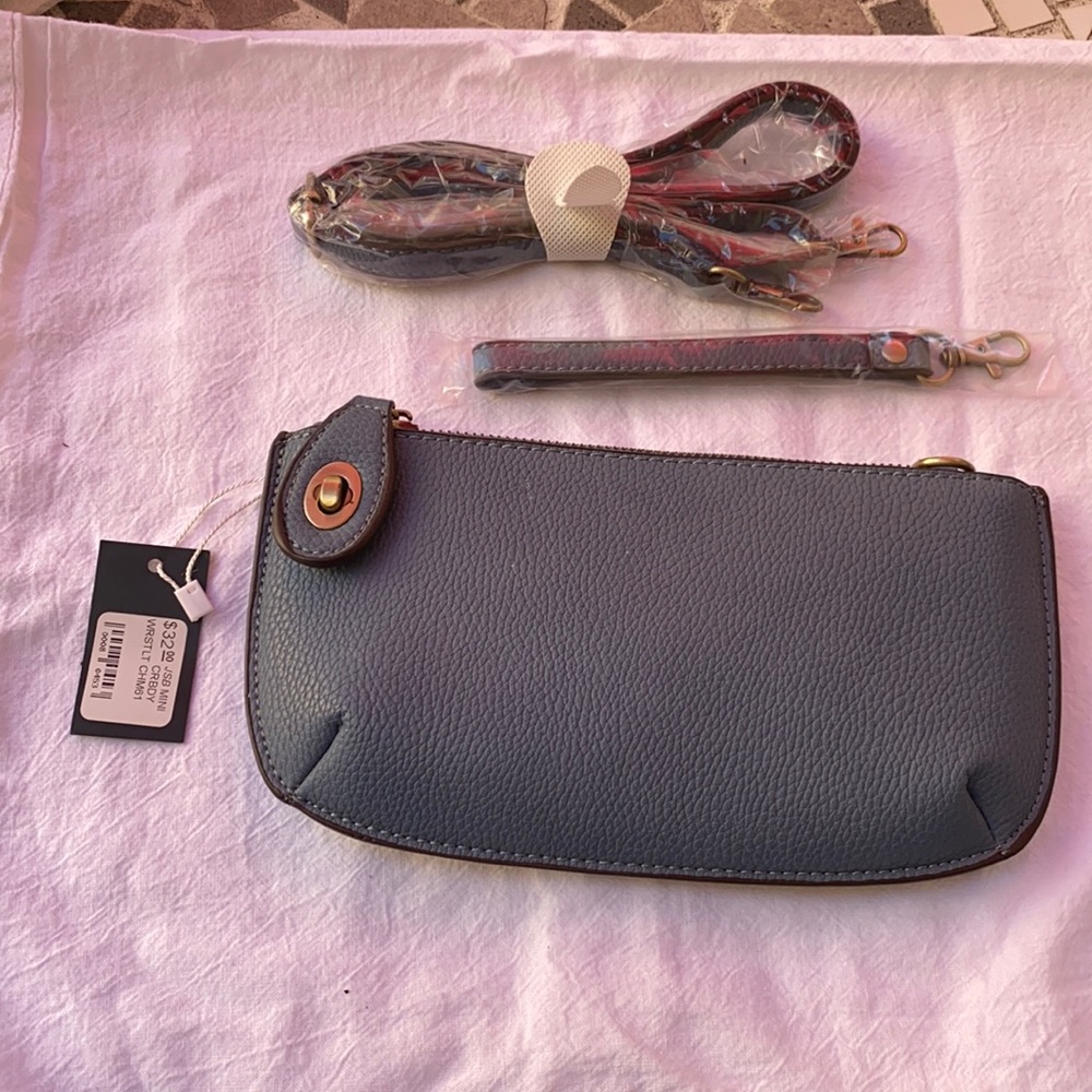 NWT!! Cute, Convertible Wristlet in Sky Blue